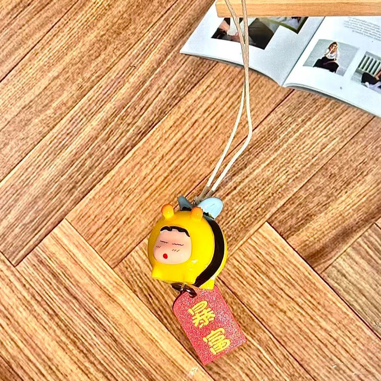 Crayon Shin-chan Bee Cosplay F - Interior Design Application recension och pris