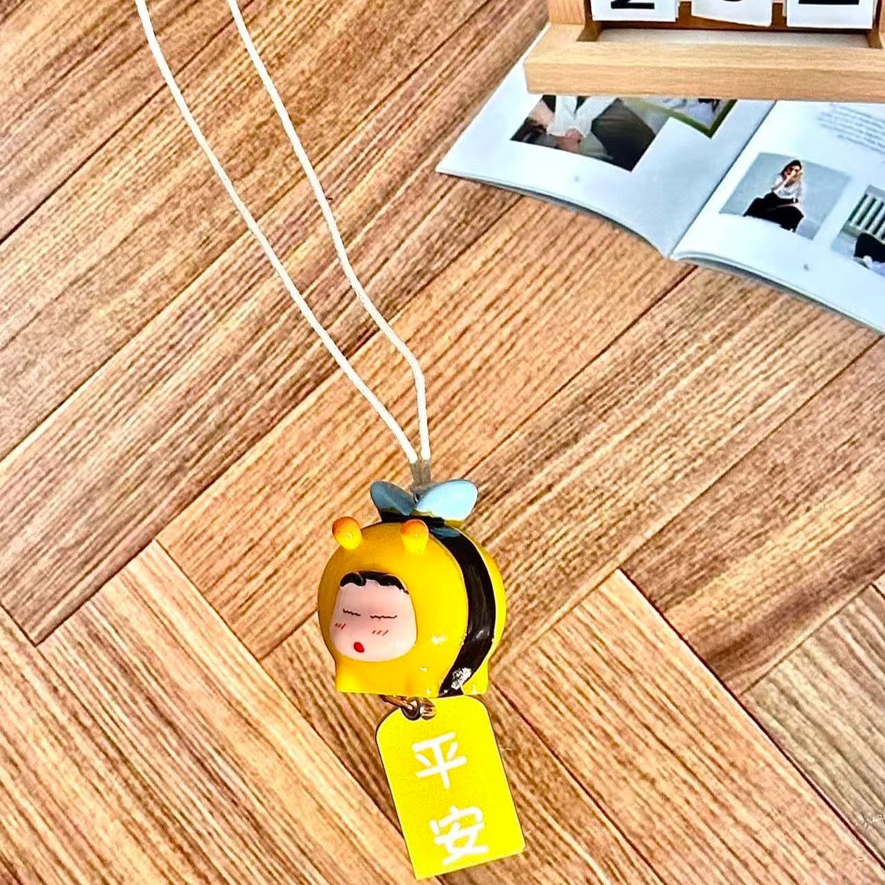 Crayon Shin-chan Bee Cosplay F - Interior Design Application recension och pris